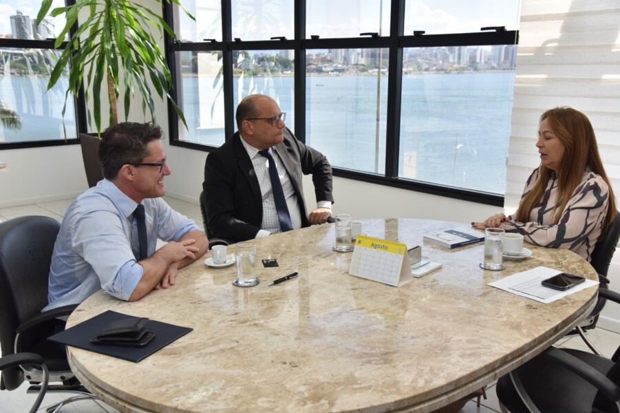 presidente-do-crcsc-recebe-autor-de-obra-sobre-pejotizacao-conforme-o-stf