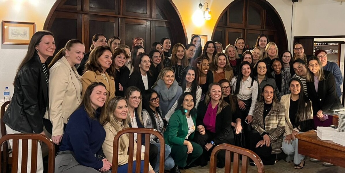 confraria-em-brusque-reune-mulheres-da-contabilidade-para-noite-de-troca-e-inspiracao