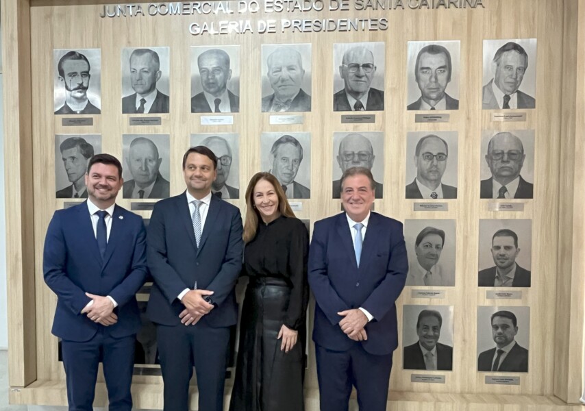ex-presidente-do-crcsc-juarez-domingues-carneiro-e-homenageado-pela-jucesc-na-galeria-de-presidentes