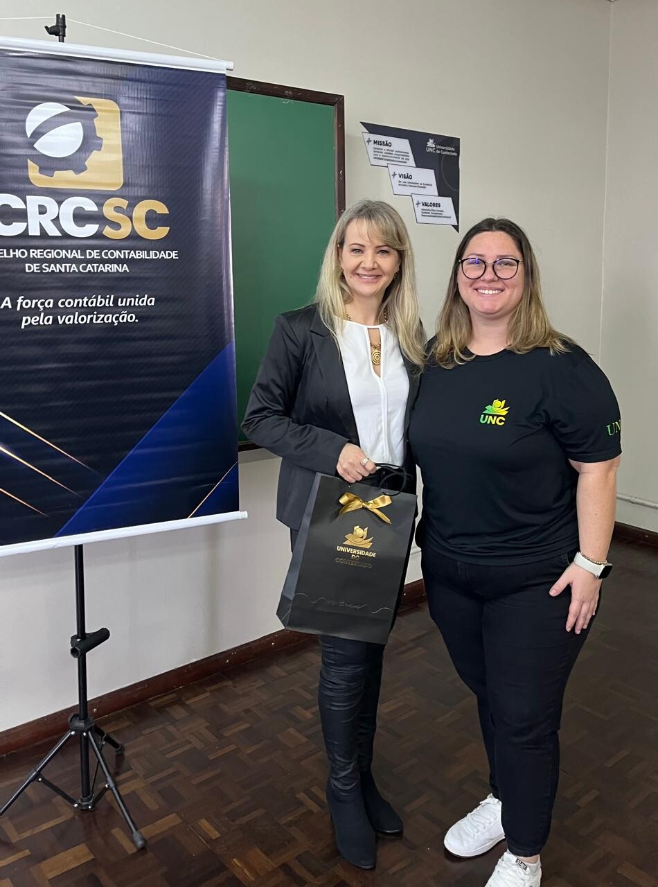 conselheira-do-crcsc-palestra-para-alunos-do-ensino-medio-sobre-oportunidades-na-profissao-contabil