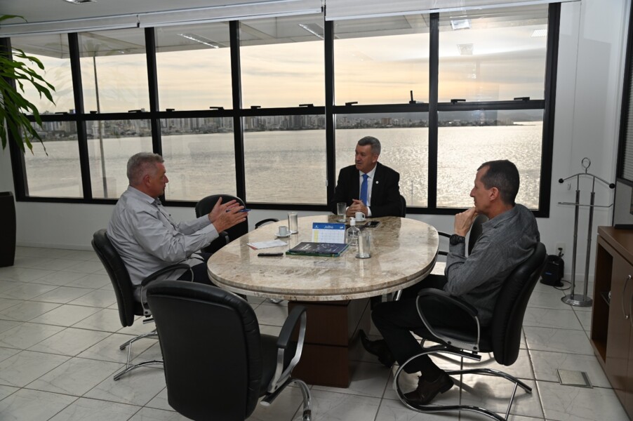 reforma-tributaria-e-tema-de-encontro-entre-presidentes-da-fundacao-inoversasul-e-do-crcsc