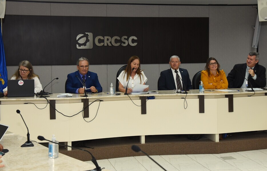 reuniao-plenaria-do-crcsc-contou-com-entrega-de-carteira-de-registro-e-deliberacoes-das-camaras