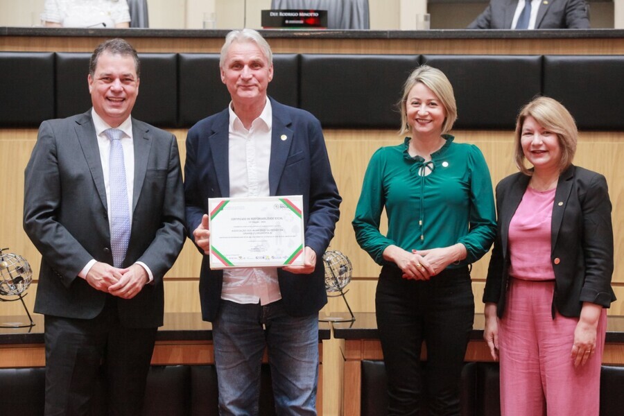 crcsc-participa-da-entrega-do-certificado-de-responsabilidade-social-da-assembleia-legislativa